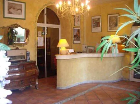 La Belle Provence 2* Nîmes